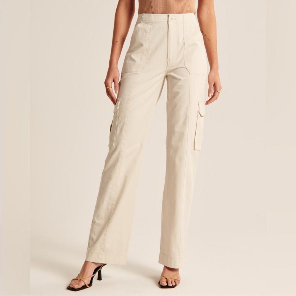 Abercrombie & Fitch Women's Cream Straight Leg Cargo Pants